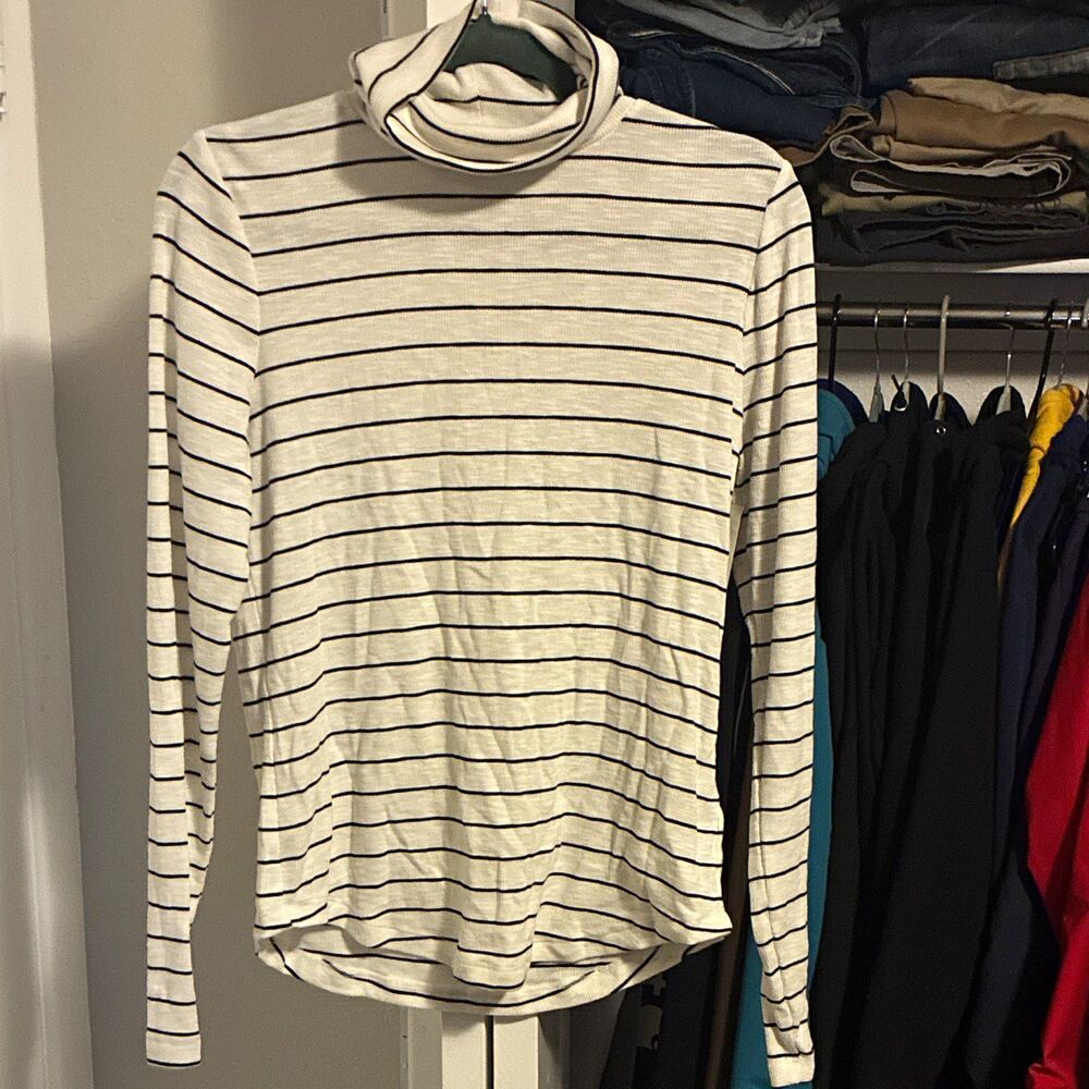 GAP Women's Ribbed Knit Turtleneck Pullover Turtleneck White/Black Stripe M
